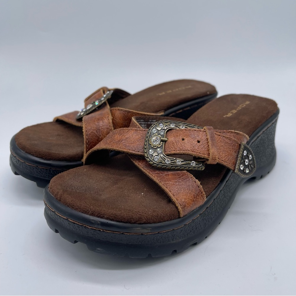 Roper, Leather Platform Sandals. Size 8. In excellent condition! 2.5" Heel!
